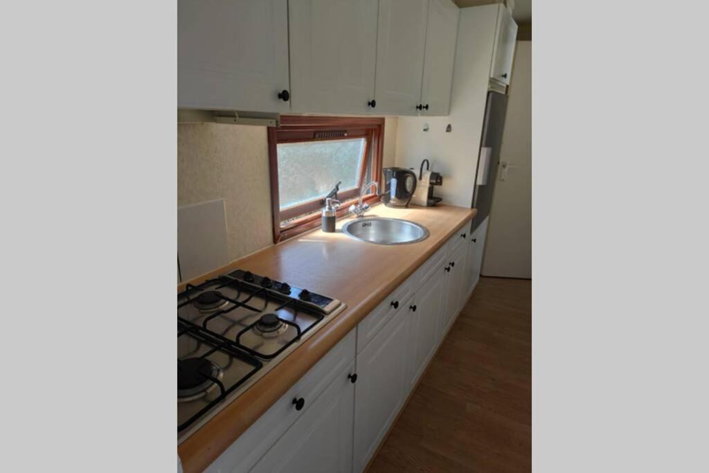 Een Gezellige Chalet Met Zonnige Buitenruimte Op De Veluwe! Villa Putten Esterno foto