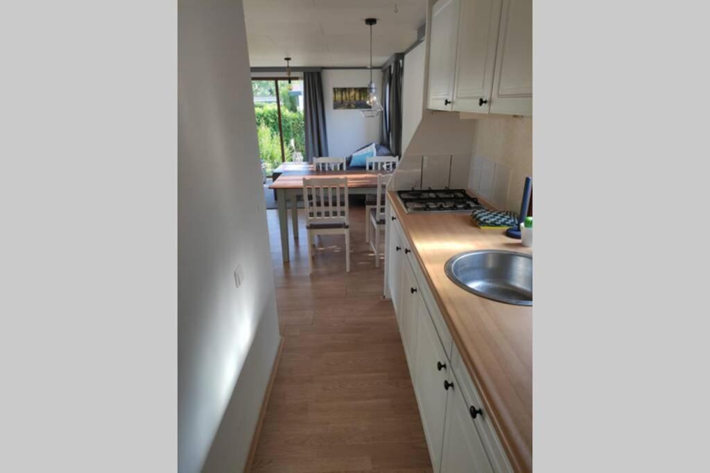 Een Gezellige Chalet Met Zonnige Buitenruimte Op De Veluwe! Villa Putten Esterno foto