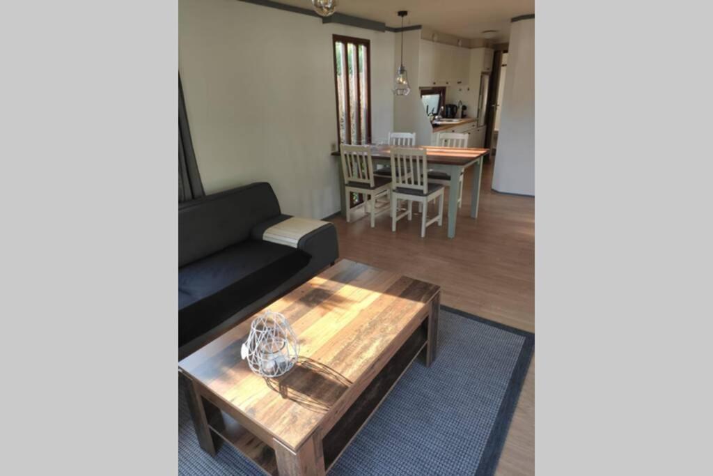 Een Gezellige Chalet Met Zonnige Buitenruimte Op De Veluwe! Villa Putten Esterno foto