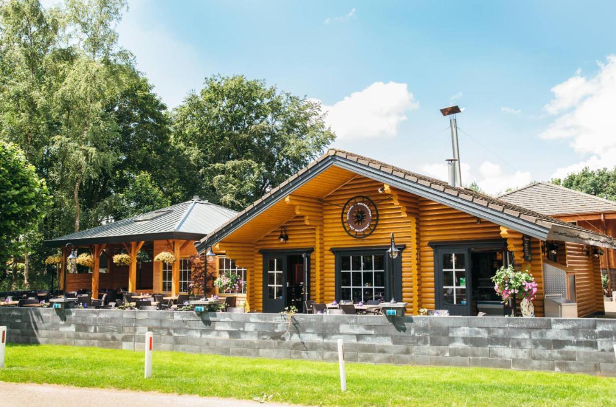 Een Gezellige Chalet Met Zonnige Buitenruimte Op De Veluwe! Villa Putten Esterno foto